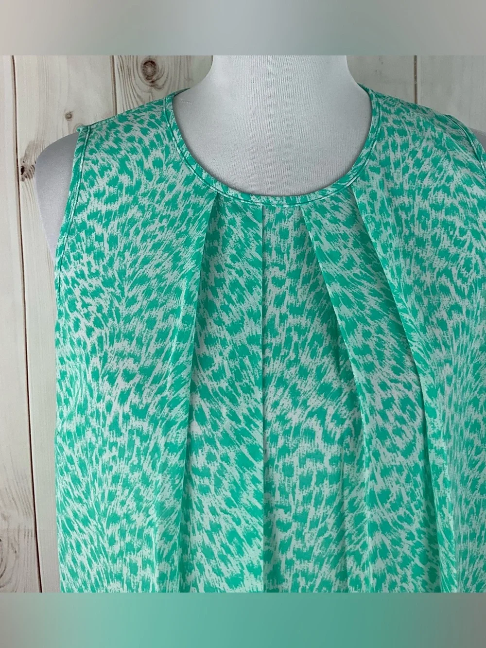 Michael Kors Women’s Mint Green White Sleeveless Pleated Chiffon Top Size M